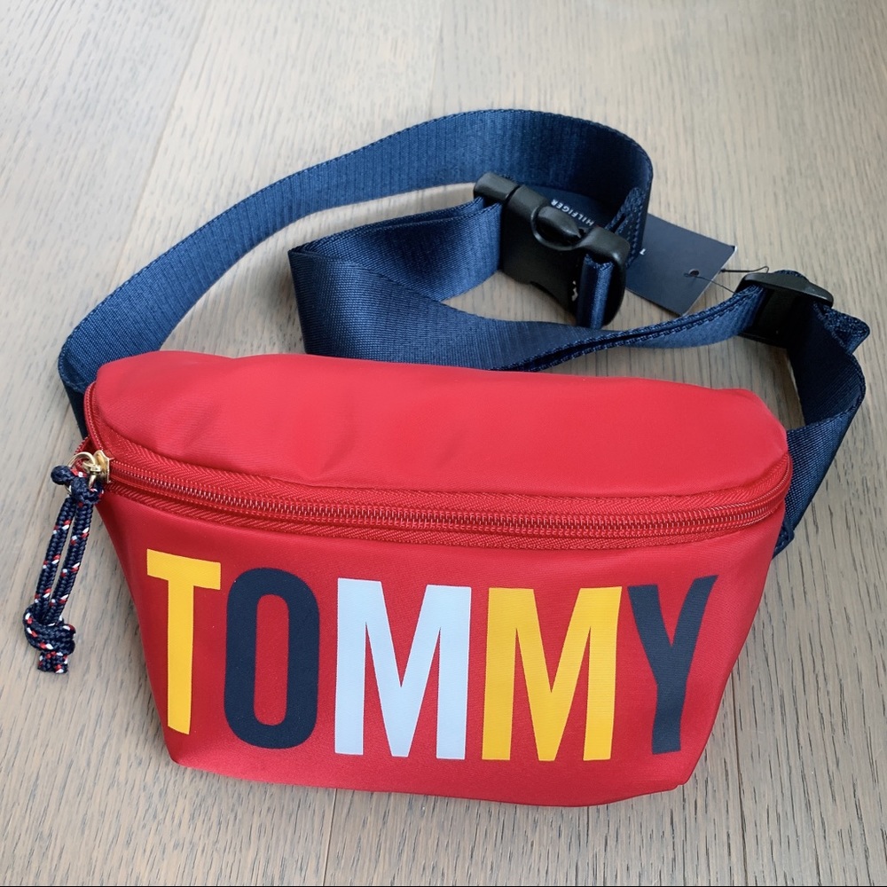 TOMMY HILFIGER XBODY fanny pack in Red